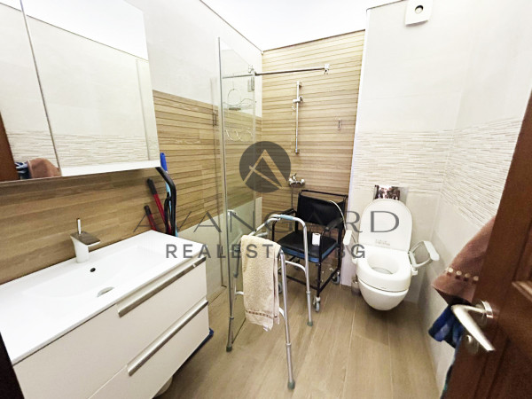 Обширен ЧЕТИРИСТАЕН ПАНАИРА