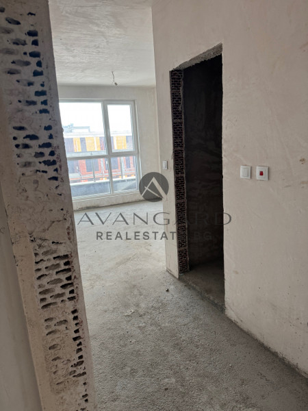 THREE-ROOM APARTMENT! ROAD BASE!