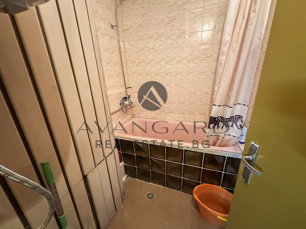 Spacious two -bedroom with four separate rooms / real square footage / south exposure / center