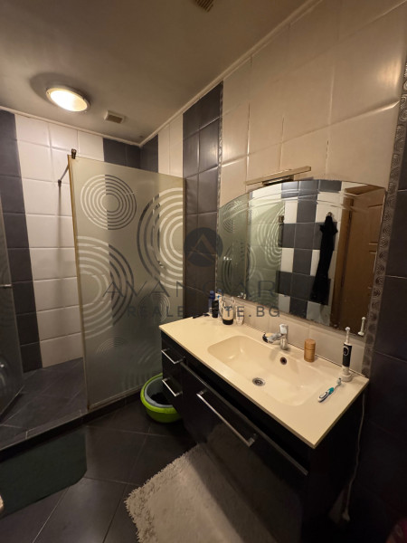 Fully furnished maisonette / east center