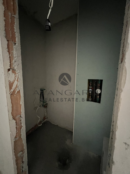 Двустаен апартамент с веранда на ул.Рая