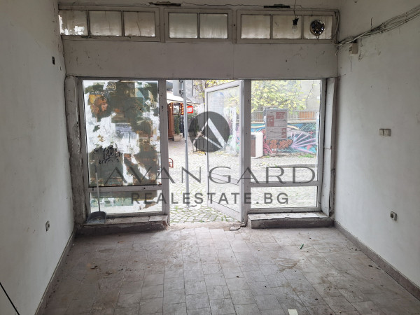 DETACHED HOUSE / TRAP