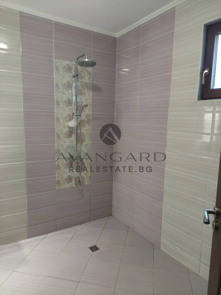 DETACHED HOUSE WITH YARD / Brestovitsa village