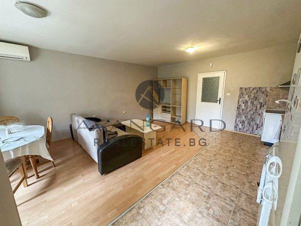 ДВУСТАЕН АПАРТАМЕНТ /  У-ЩЕ Д. ТАЛЕВ