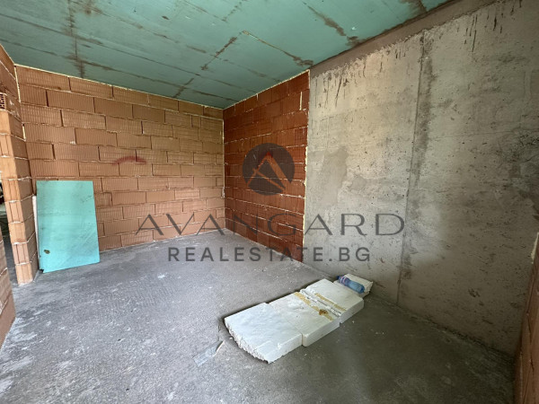 Four -bedroom / new modern building