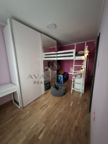 Четиристаен апартамент Център Изток