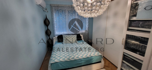 CENTRAL STATION! THREE BEDROOM FURNISHED!