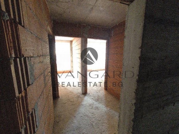 ДВУСТАЕН АПАРТАМЕНТ С ДВОР  И ПАРКОМЯСТО! ПРЕД АКТ14! МАРКОВО!