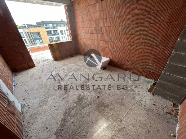 ИЗГОДНО! Тристаен ОСТРОМИЛА