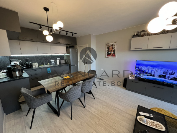 LUXURIOUSLY FURNISHED TWO-ROOM APARTMENT