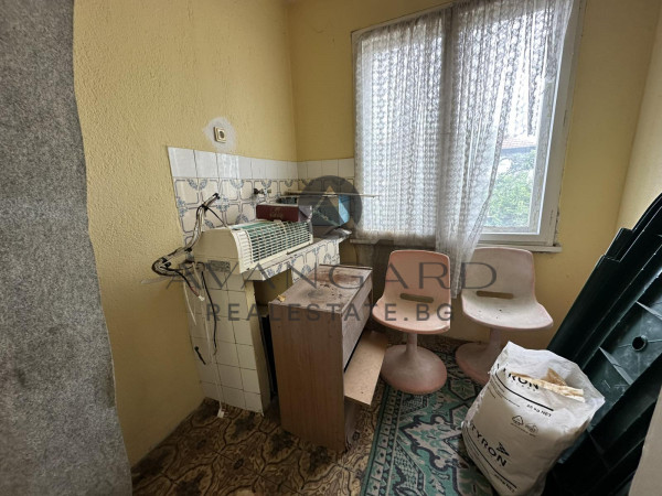 Independent house with yard and garage! Branipole!