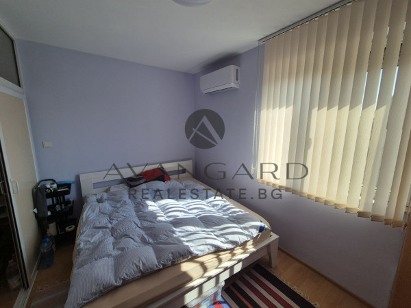 Two -bedroom apartment with underground parking space/ Kyuchuk Paris