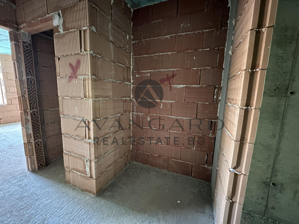 Four -bedroom / new modern building