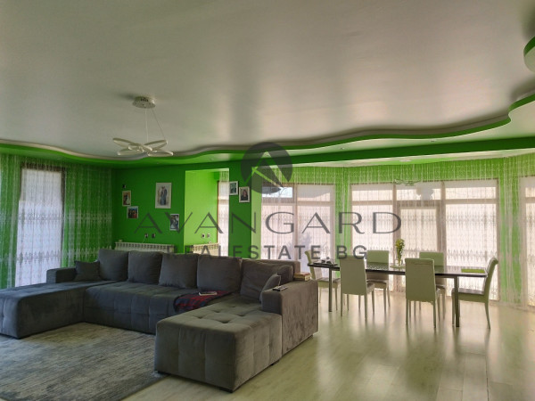 A spacious house with four bedrooms in Benkovski