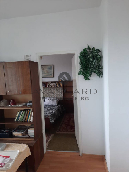 Real square footage! Three separate rooms! Sunrise!