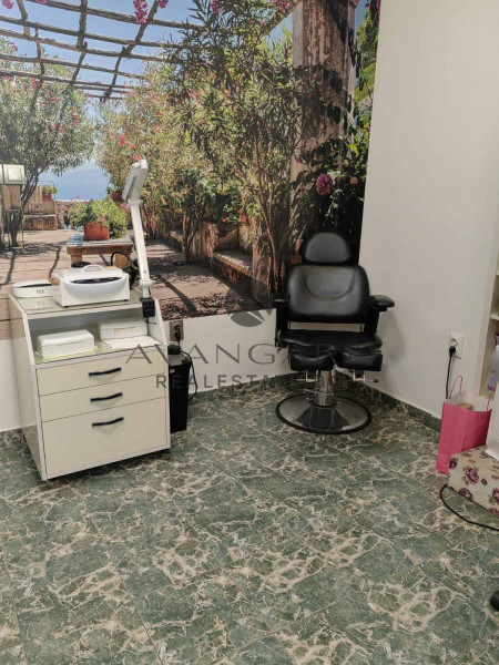 EQUIPPED HAIR SALON