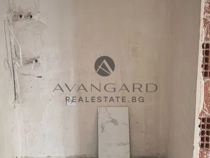 ACT 14! THREE-ROOM APARTMENT / THRACIA