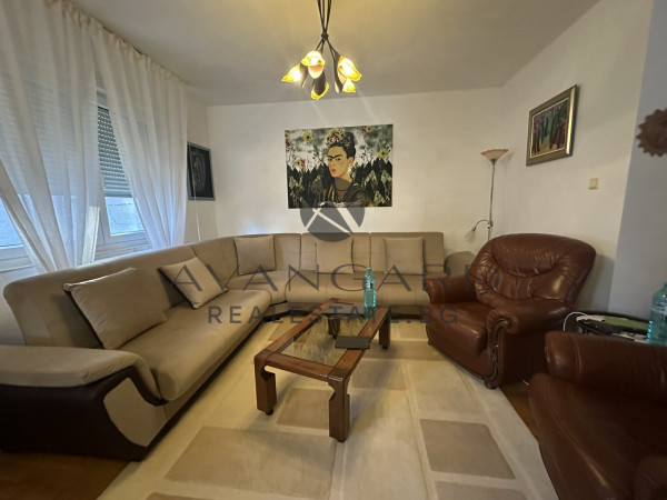 Unique three-story house / Kyuchuk Paris