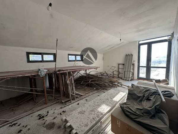 Две Къщи с Двор с.Костиево