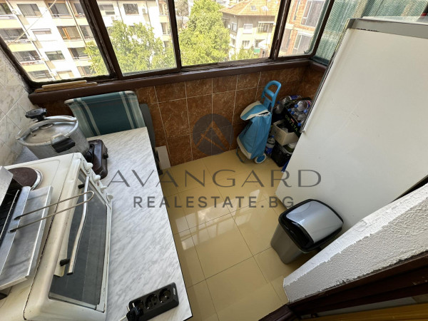 Spacious two -bedroom with four separate rooms / real square footage / south exposure / center