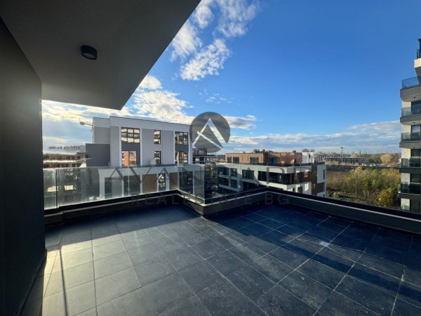 ТРИСТАЕН ПЕНТХАУС В СЪРЦЕТО НА СМИРНЕНСКИ