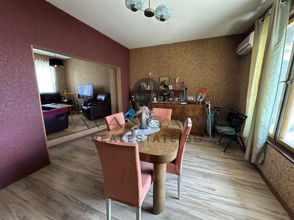 Spacious two -bedroom with four separate rooms / real square footage / south exposure / center