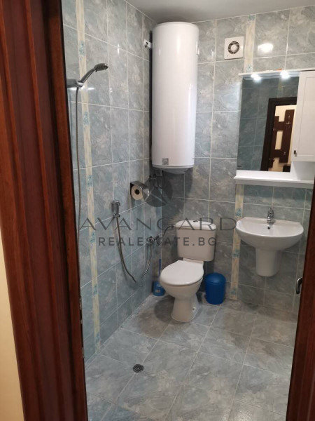 THREE BEDROOM FURNISHED! THE BREAKER!