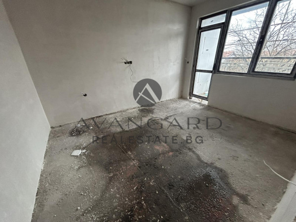 BARGAINFUL! THREE-ROOM APARTMENT WITH PARKING SPACE IN FRONT OF ACT 15