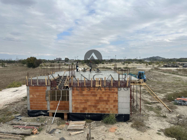 ДВУЕТАЖНА КЪЩА ПРЕД АКТ 14