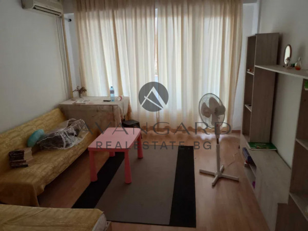 One-room apartment next to the 6th police station