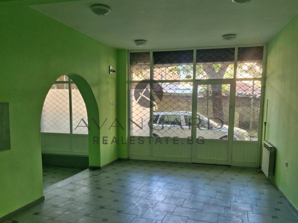 Spacious shop in Karshiyaka