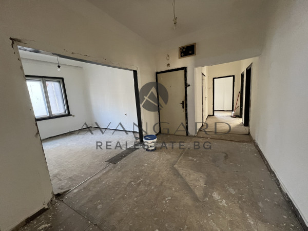 ЧЕТИРИСТАЕН С ВЪЗМОЖНОСТ ЗА ГАРАЖ  В КАМЕНИЦА 1