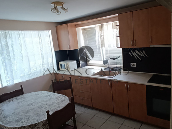 Independent house with yard and garage! Branipole!