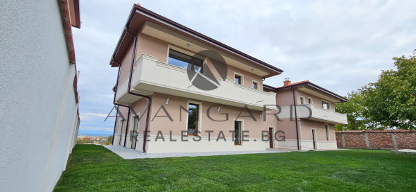 TWO-STOREY HOUSE Belashtitsa village