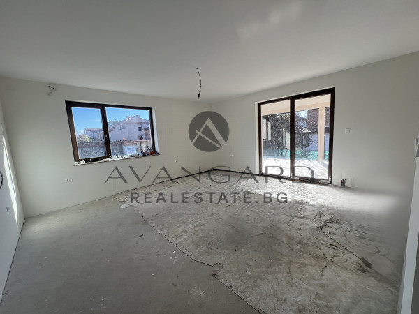 Detached two-story house with deed 16 in Krumovo