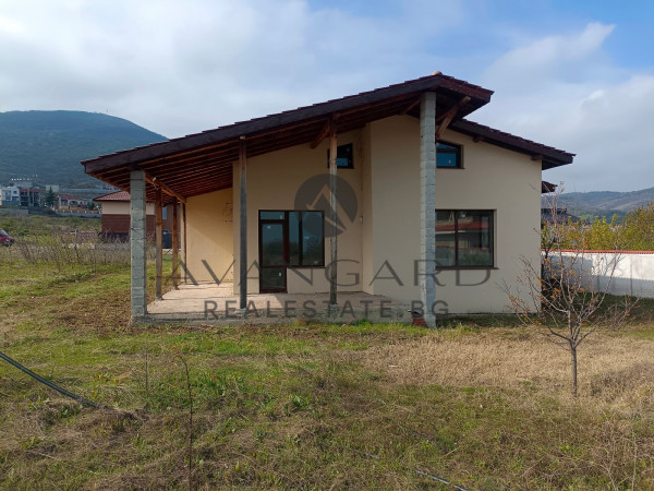 One -storey house with 1000 sq.m. yard in the village of Markovo
