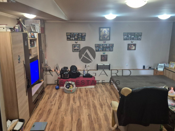 Къща до Камела