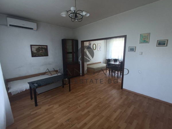 THREE BEDROOM/TOP LOCATION/THRACIA