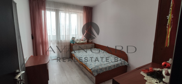 ТРИСТАЕН ОБЗАВЕДЕН / ЮЖНО ИЗЛОЖЕНИЕ / ВЪЗМОЖНОСТ ЗА ЗАКУПУВАНЕ НА ПАРКОМЯСТО