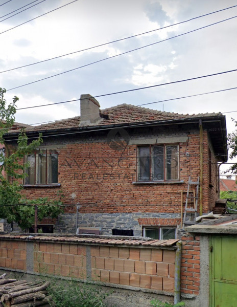 DOUBLE-STOREY HOUSE/FIRST