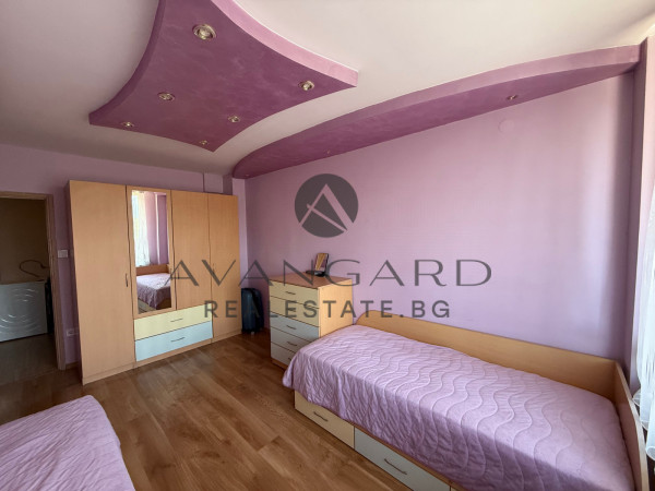 Fully furnished multi -bedroom apartment
