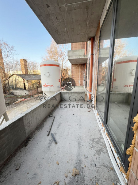 SPACIOUS THREE-ROOM APARTMENT WITH ACT 14!