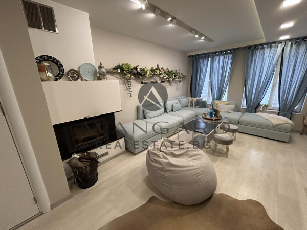 FURNISHED HOUSE WITH YARD AND GARAGE