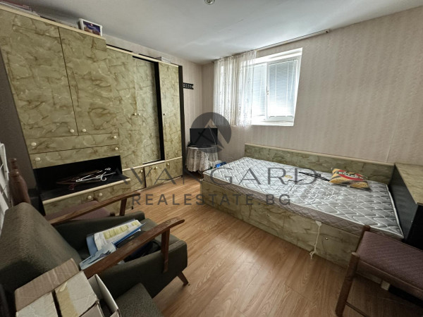 Independent house with yard and garage! Branipole!