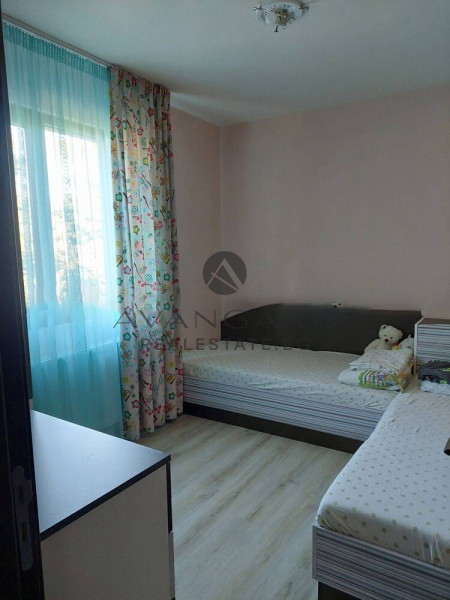 DETACHED HOUSE WITH YARD / Brestovitsa village