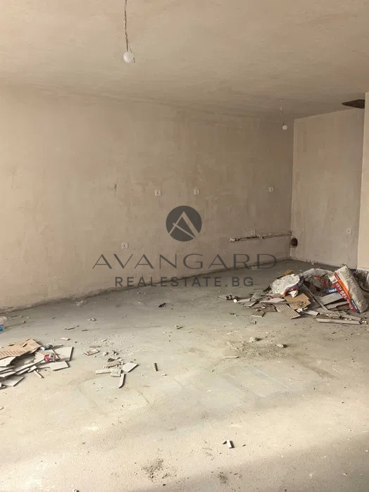 ACT 14! THREE-ROOM APARTMENT / THRACIA