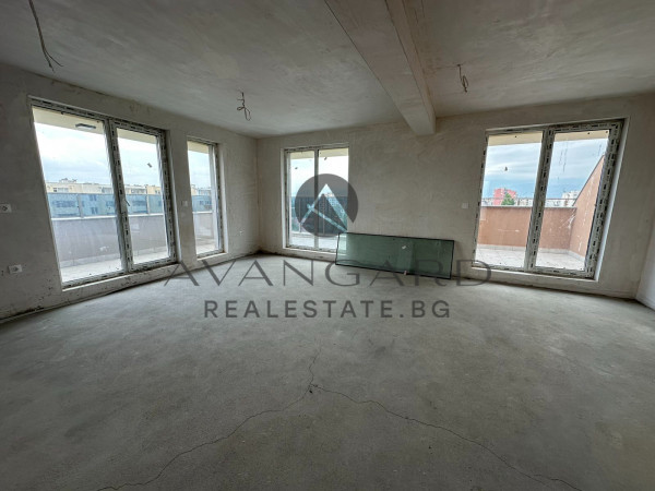 Three -bedroom in front of Act 16 / Lauta Park