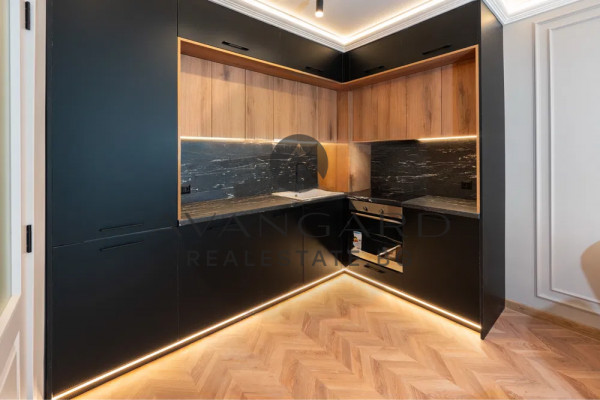 LUXURY TWO-ROOM APARTMENT WITH PARKING SPACE