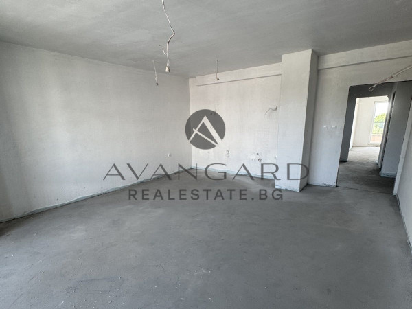 A spacious three bedroom in a luxury building with Act 16