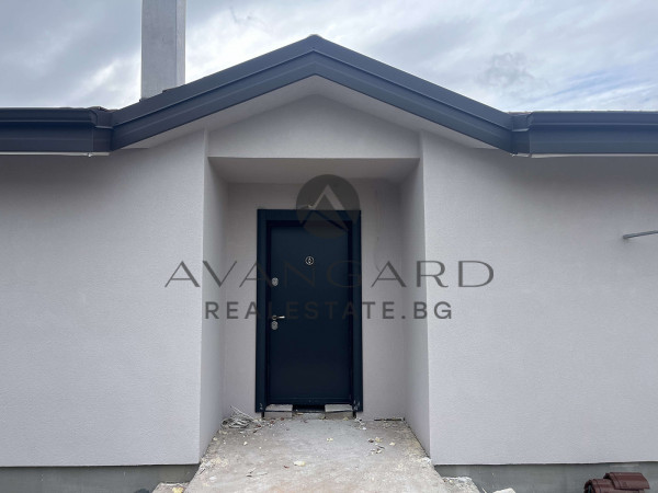 House in front of Act16 / Yagodovo